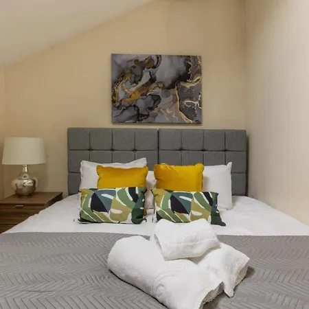 Modern 1 Bed Attic In Brixton * London