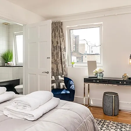 The Secret Kensington Garden Mews-2 Bedroom Full House-2 Train Lines- Spacious-kings Road- Harrods -chelsea Stadium-private Small Patio * Londres