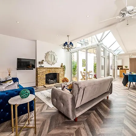 Secret Kensington Garden Mews: Spacious 2-bedroom House With Private Patio Holiday home