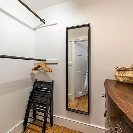 Holiday home Secret Kensington Garden Mews: Spacious 2-bedroom House With Private Patio *