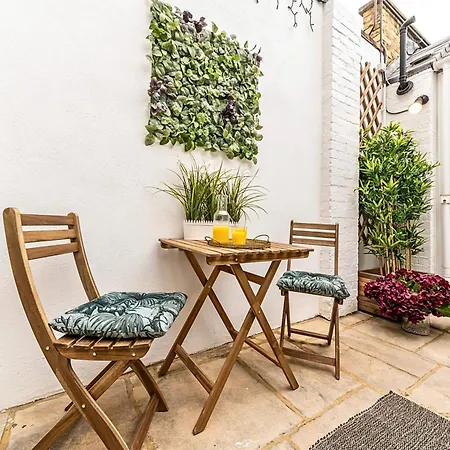 The Secret Kensington Garden Mews-2 Bedroom Full House-2 Train Lines- Spacious-kings Road- Harrods -chelsea Stadium-private Small Patio Сasa de vacaciones *