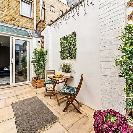 Сasa de vacaciones The Secret Kensington Garden Mews-2 Bedroom Full House-2 Train Lines- Spacious-kings Road- Harrods -chelsea Stadium-private Small Patio *