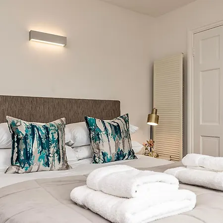 Holiday home Secret Kensington Garden Mews: Spacious 2-bedroom House With Private Patio London