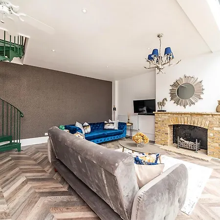 The Secret Kensington Garden Mews-2 Bedroom Full House-2 Train Lines- Spacious-kings Road- Harrods -chelsea Stadium-private Small Patio Londres