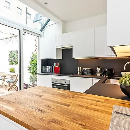 The Secret Kensington Garden Mews-2 Bedroom Full House-2 Train Lines- Spacious-kings Road- Harrods -chelsea Stadium-private Small Patio *