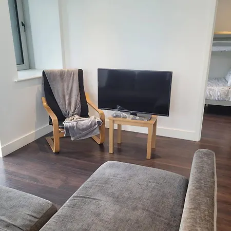 Brand New 20 Mins From Waterloo Bp34 Apartment *