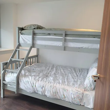 Apartment Brand New 20 Mins From Waterloo Bp34 *