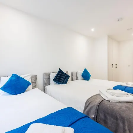 2&3 Bedrooms Near Excel - Modern Spacious For Larger Groups Apartment London