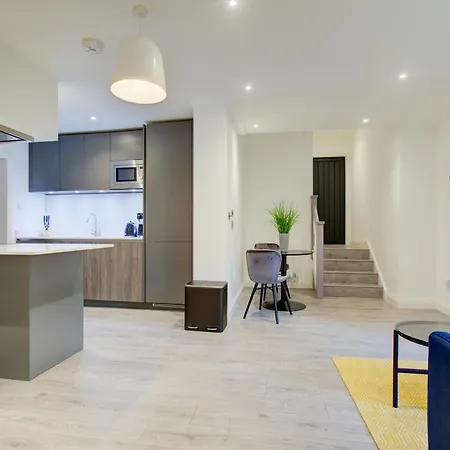 Hybrid Resi - Fulham Near Chelsea And Putney