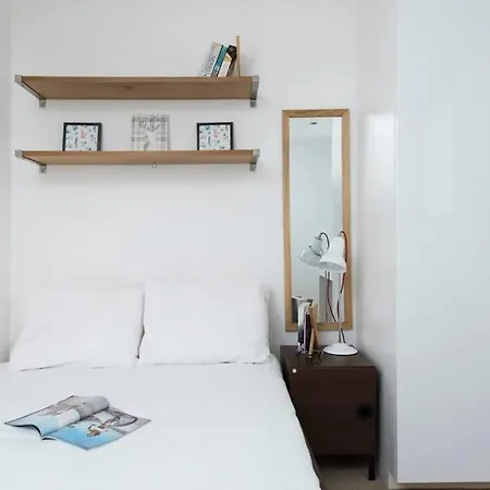 Apartment Modern 2 Bed W Balcony In *