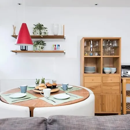 Modern 2 Bed W Balcony In *