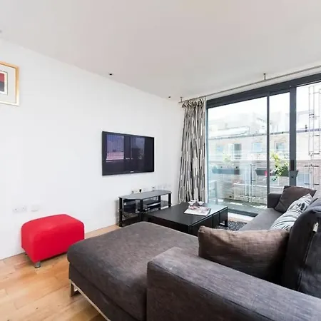 Modern 2 Bed W Balcony In Apartment