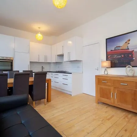Lovely 2 Bedroom In Tooting Apartment *