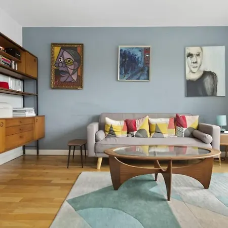 Daire Stylish 2br Flat Bridge Views Londra
