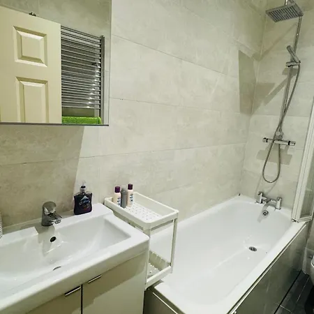Sunny Apartment London