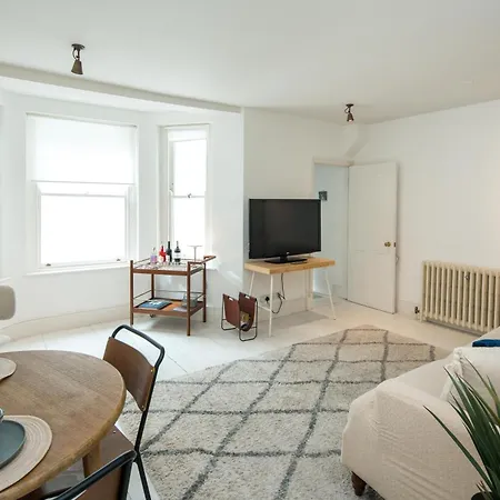Charming 2-bed Flat In The Heart Of Nottinghill - Steps From Portobello Rd Market And Nottinghill Bookshop