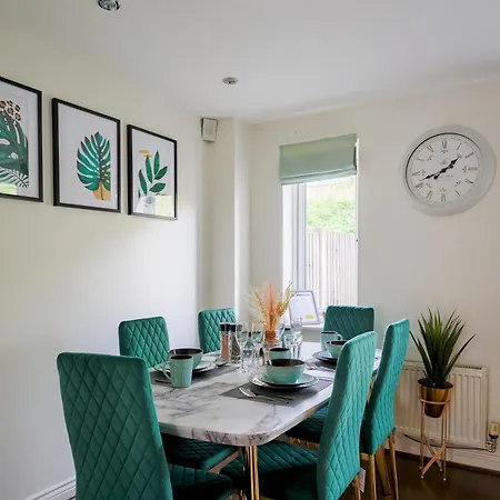Cherish Spacious & Amazing 3 Bed House In Hayes & Heathrow