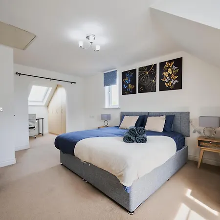 Cherish Spacious & Amazing 3 Bed House In Hayes & Heathrow * West Drayton (Middlesex)