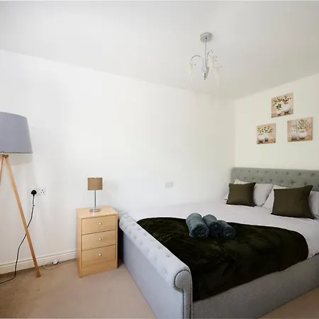 Cherish Spacious & Amazing 3 Bed House In Hayes & Heathrow West Drayton (Middlesex)