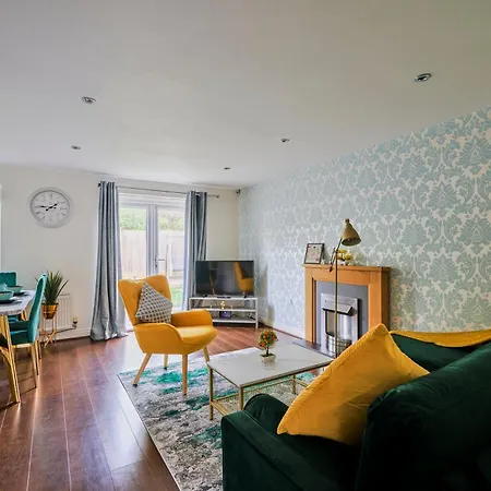 Apartment Cherish Spacious & Amazing 3 Bed House In Hayes & Heathrow *