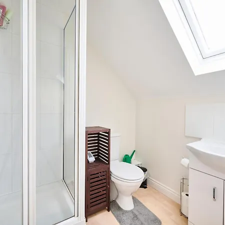 Apartment Cherish Spacious & Amazing 3 Bed House In Hayes & Heathrow West Drayton (Middlesex)