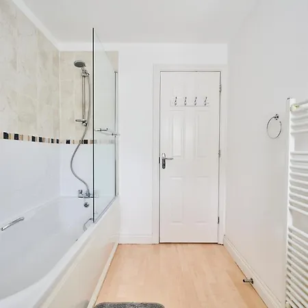 Cherish Spacious & Amazing 3 Bed House In Hayes & Heathrow * West Drayton (Middlesex)