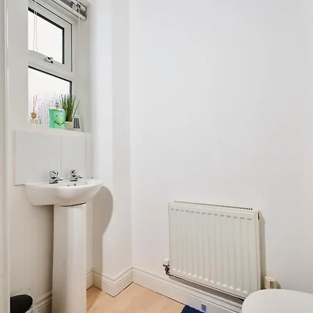 Apartment Cherish Spacious & Amazing 3 Bed House In Hayes & Heathrow
