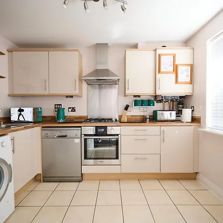 Cherish Spacious & Amazing 3 Bed House In Hayes & Heathrow Apartment West Drayton (Middlesex)