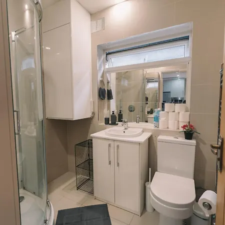 Modern Flat By The Underground. Apartment London