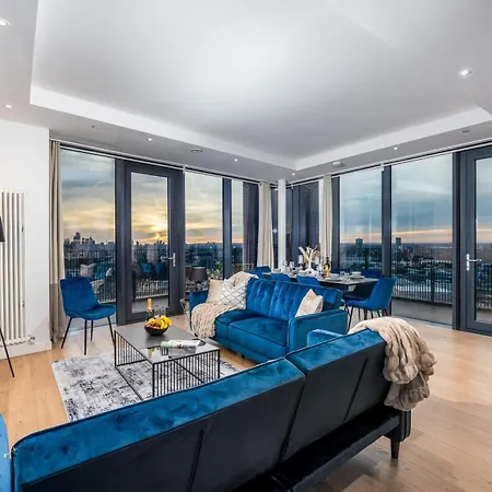 Luxury & Spacious 2 Bedroom Apt With City Views *