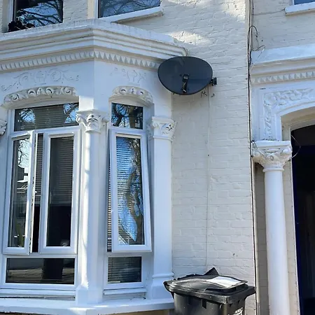 Super 2 Bed Flat * London