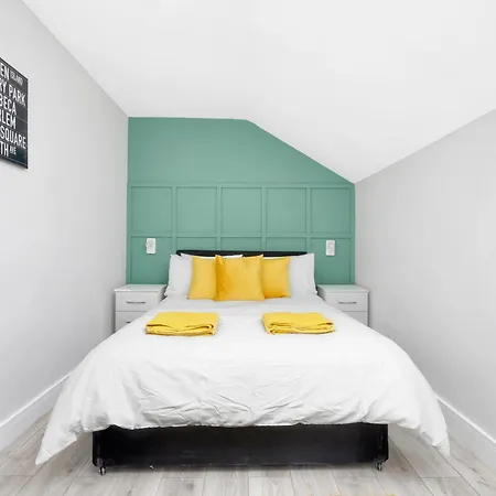Waterside 4 Bed London