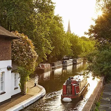 Executive Houseboat In Little Venice