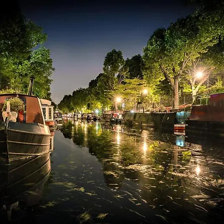 Executive Houseboat In Little Venice Botel