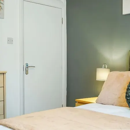 2 Bed Garden Flat Sleeps 6 Close To Brixton London