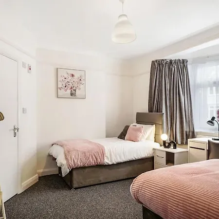 2 Bed Garden Flat Sleeps 6 Close To Brixton Apartment *