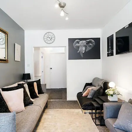 2 Bed Garden Flat Sleeps 6 Close To Brixton London