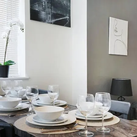 2 Bed Garden Flat Sleeps 6 Close To Brixton Apartment
