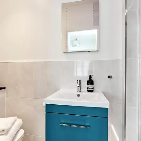 Beautiful Battersea Garden Flat By Underthedoormat Apartment London