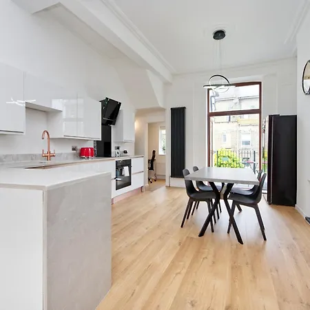 Beautiful Battersea Garden Flat By Underthedoormat