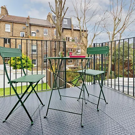 Apartment Beautiful Battersea Garden Flat By Underthedoormat *