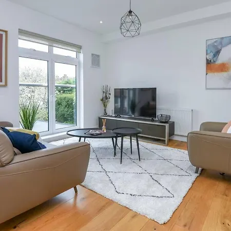 Apartment Modern 3 Bed Flat In Finchley