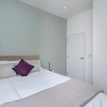 Modern 3 Bed Flat In * Finchley