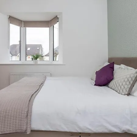 Modern 3 Bed Flat In