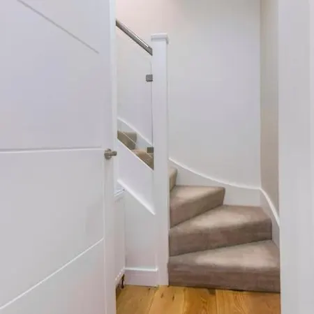 Apartment Modern 3 Bed Flat In *