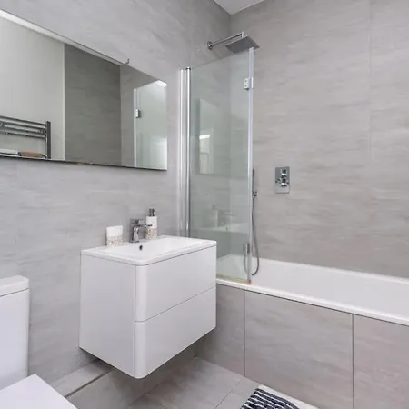 Modern 3 Bed Flat In Finchley