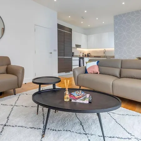 Modern 3 Bed Flat In * Finchley