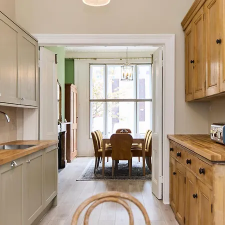 The Fulham Town House - Spacious 4bdr House With Garden London