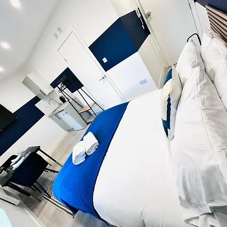 58 Blue House Center Studio, Spot Guest house