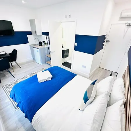 58 Blue House Center Studio, Spot Guest house